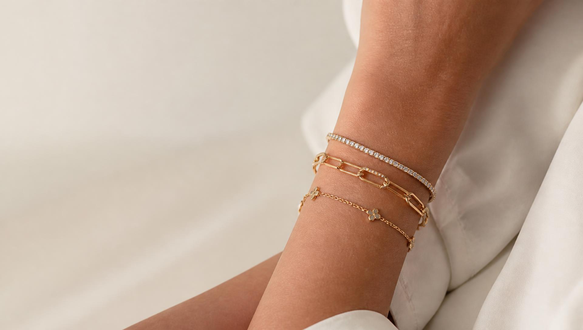 MINA ARMBAND getragen